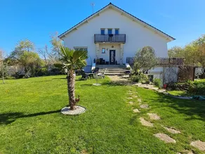 Large quiet house with garden near highway, 3 bedrooms, pets allowed - Image 2