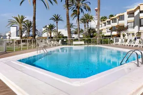 Appartement avec terrasse et piscine | Vue ville | Adapté au travail à distance - Image 3