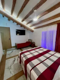 Beautiful bed & breakfast with garden, jacuzzi & terrace | Mountain view - Image 4