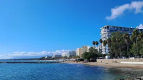 Apartamento vacacional con jardín y piscina | Vistas al mar - Image 3