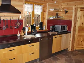 Children-friendly holiday home with barbeque, terrace & garden - Image 4