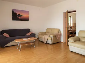 Holiday home with terrace, barbecue & garden | Sea view - Image 3