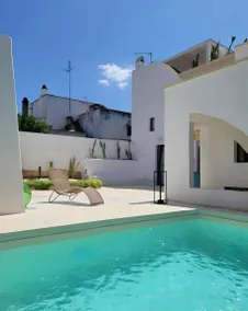 Villa with garden, pool & terrace - Image 2