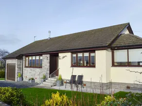 Cottage with hot tub, garden & barbeque - Image 2