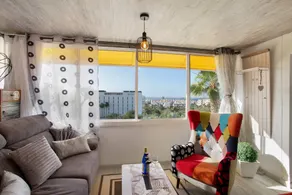 Charmant appartement avec piscine chauffée, internet haut débit et jardin | Vue mer | À côté de la plage - Image 2