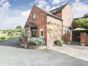 Cottage with garden | River view - Image 5