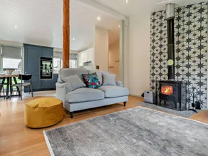 Fully equipped lodge with hot tub, sauna & terrace - Image 4