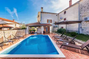 Alojamiento con piscina, jardín y barbacoa | Vistas a la piscina - Image 5