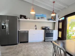 Kas di Alegria: Modern Studio with Tropical Charm, By the Sea, Walk to Downtown - Image 4