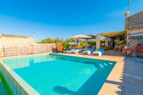 Villa with terrace, garden & private pool - Image 3