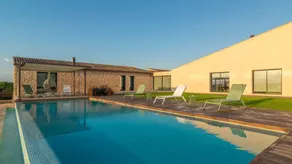 Apartment with barbecue, pool & garden - Image 4
