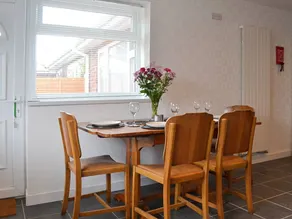 Cottage with garden - Image 3
