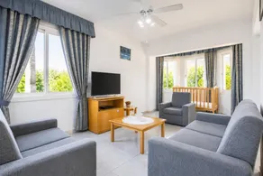 Children-friendly villa with private pool, barbecue & garden | Sea view - Image 5