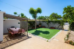 Maison avec barbecue, jardin et piscine privée - Image 4