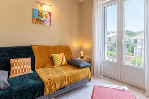 Holiday apartment with BBQ, garden & terrace | Garden view - Image 5