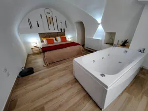 Apartment with jacuzzi | City view | Suitable for remote work - Image 4