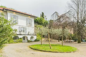Villa con piscina e giardino - Image 4