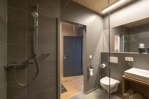 Dedicated room with terrace & garden | Garden view - Image 4