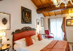 Wonderful private room with pool, hot tub & garden | Garden view - Image 2