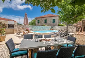 Fully equipped villa with terrace, garden & BBQ | Garden view | Suitable for remote work | Dogs allowed - Image 3