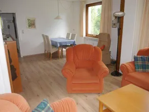 Holiday apartment with terrace & garden - Image 2
