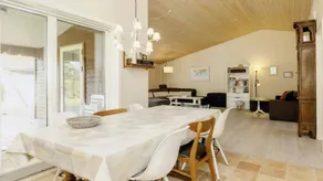 House with garden & terrace - Image 3