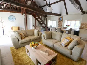Cottage with garden - Image 3