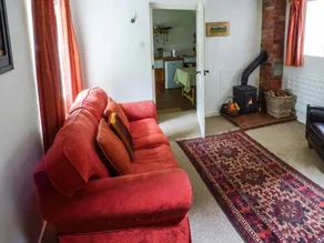 Cottage with garden - Image 4