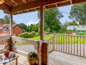 Lodge with garden - Image 3