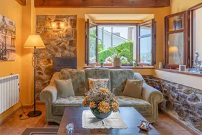 Holiday home with garden, terrace & barbecue | Mountain view - Image 4