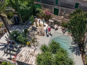 Holiday home with BBQ, terrace & private pool - Image 2