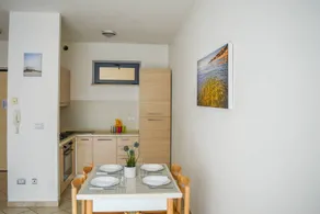 Apartamento con piscina, terraza y jardín | Vistas a la playa - Image 5