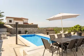 Holiday Home 'Blau' with Sea Views, Wi-Fi, and Air Conditioning - Image 2