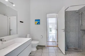 Children-friendly holiday home with BBQ, terrace & garden - Image 5