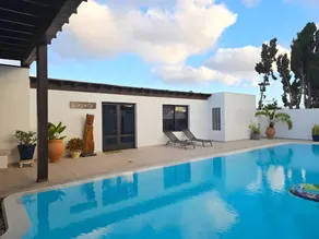 Ferienhaus 'Nazoly – Privater Pool, Ruhig' mit Terrasse und WLAN - Image 2