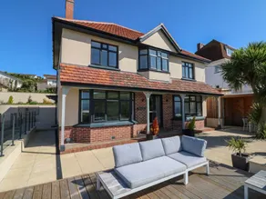 Child-friendly cottage with garden & jacuzzi | Beach view | Next to the beach | Pets are welcome - Image 2