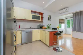 Apartment with terrace | Garden view - Image 4