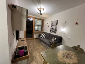 Alpine Home in Central Campiglio: Parking, Wi-Fi & Dolomites View - Image 5