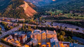 Gondola & Gold by Avantstay Steps to Gondola Shared Pool + Mountain Views Resort Access - Image 4