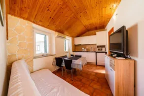 Apartment with terrace & garden | Garden view - Image 4