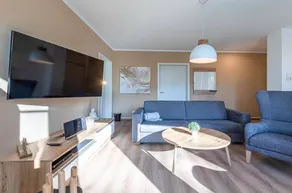 5 Sterne Ferienapartment „Honigbiene“ mit seitlichem Blick auf den Krakower See - Image 2