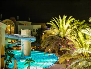 Flat with terrace, pool & hot tub - Image 2