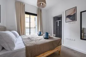 Flat with pool & terrace | City view - Image 5