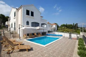 Apartment with garden, pool & barbecue - Image 3