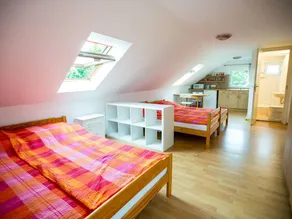 Flat with garden & pool - Image 3