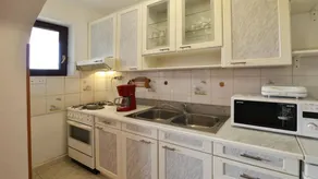 Flat with terrace - Image 4