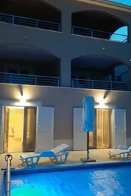 Apartment with terrace & pool - Image 2