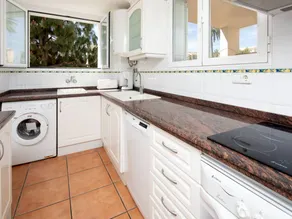 Appartement de vacances avec terrasse, piscine et jardin - Image 5