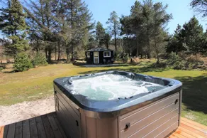 House with BBQ, hot tub & terrace - Image 2