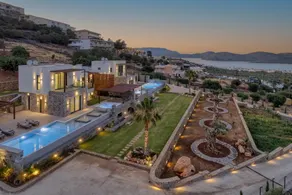 Villa with private pool - Image 5